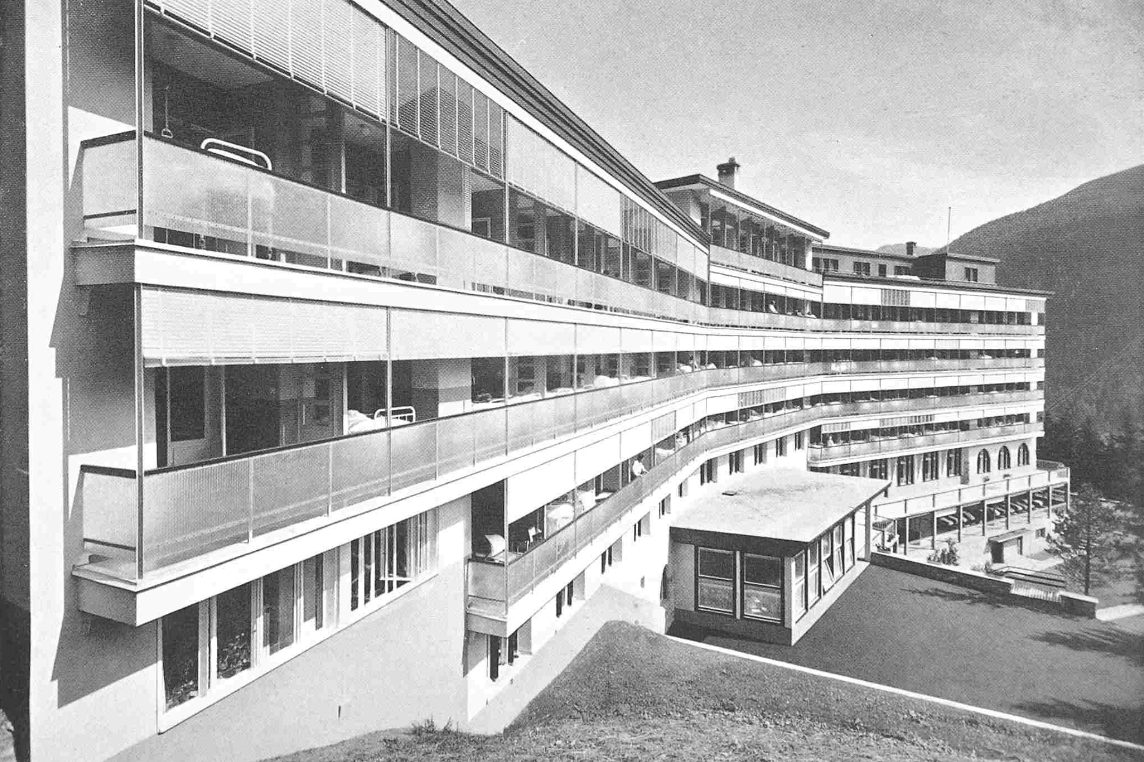 Die TSH nach der Renovation Mitte der 1950er-Jahre mit den neu angefügten Balkonen an der Südfassade /Schweizerische Bauzeitung, 76(1958)